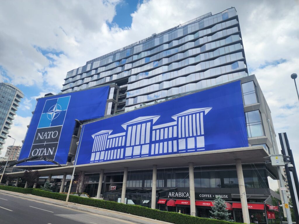 NATO Ankara zirvesi cephe uygulaması